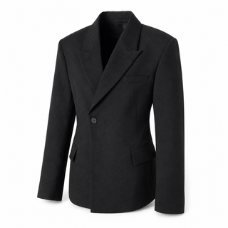 Nocturne Blazer peak lapel and single-button detail